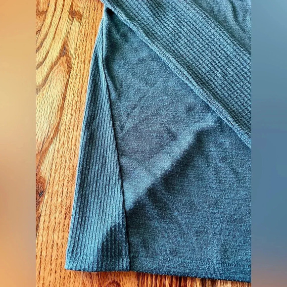 Rag & Bone V-neck sweater. Size S/P -
Green/Gray - Picture 4 of 8